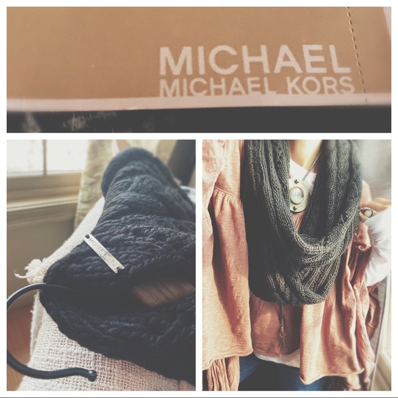 Cable Knit Circle Scarf - Picture 4 of 16